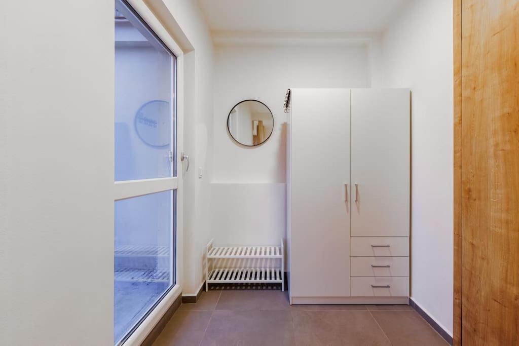 1 Bedroom Apartment With Terrace And Free Parking Near Metro Prague Luaran gambar